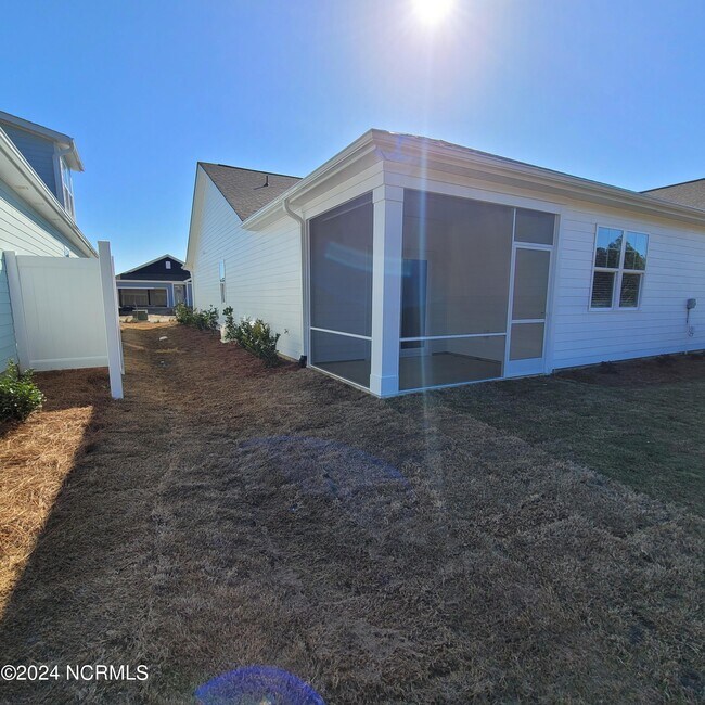 Building Photo - 7136 Foxhollow Ln