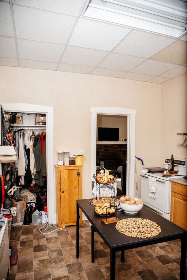 Building Photo - 154 E High St