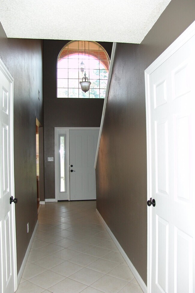 Building Photo - 1208 Pheasant Run Dr