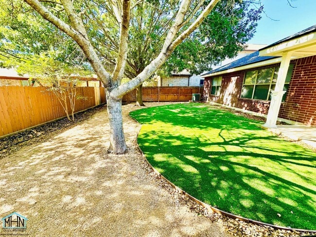 Building Photo - Spacious and Well Designed 3 Bedroom 2.5 B...