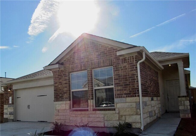 Building Photo - 1321 Chad Dr