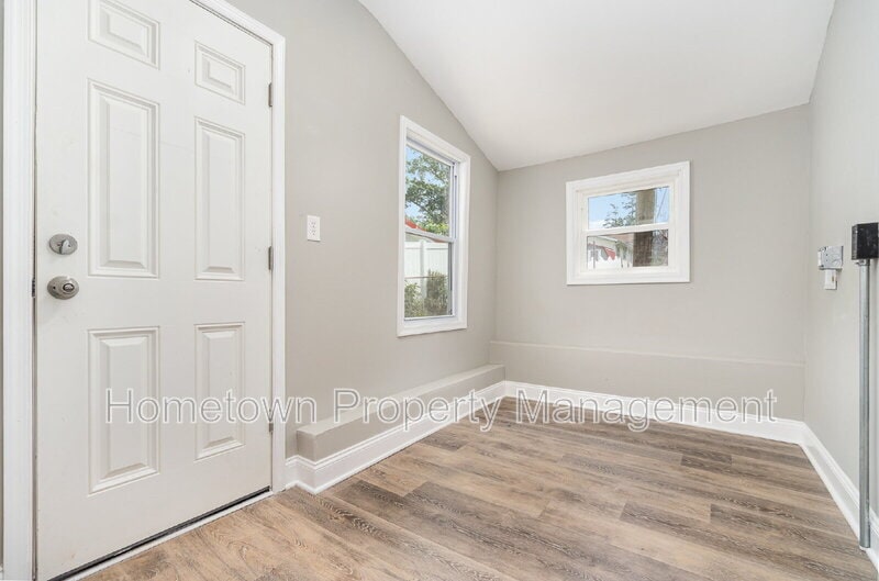 Building Photo - 609 Spruce St