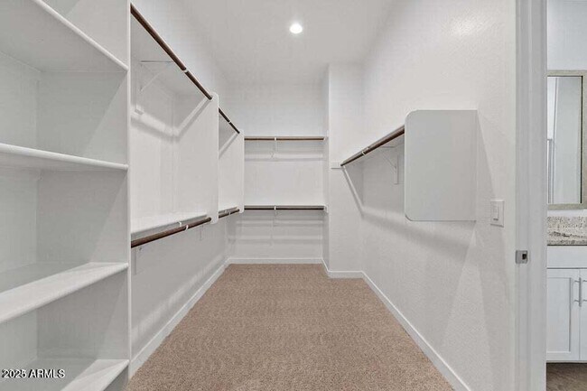 Building Photo - 9749 E Tahoe Ave