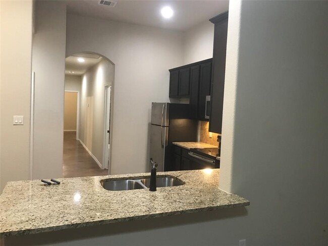 Building Photo - 610 Jack Rabbit Ln