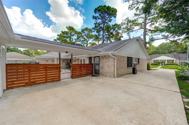 Building Photo - 5930 Miller Valley Dr