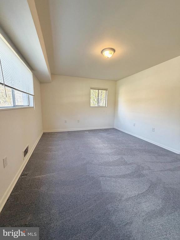 Building Photo - 10661 Weymouth St