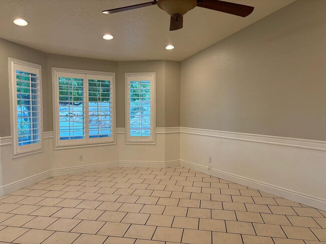 Building Photo - 428 Paintbrush Way
