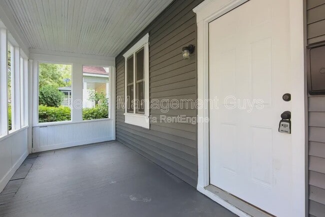 Building Photo - 1500 N Irving Ave