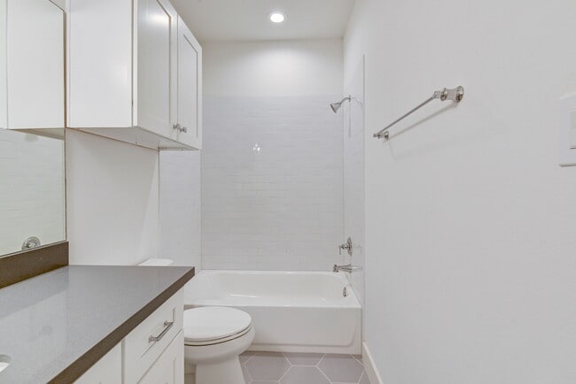 Building Photo - 2539 Judiway St