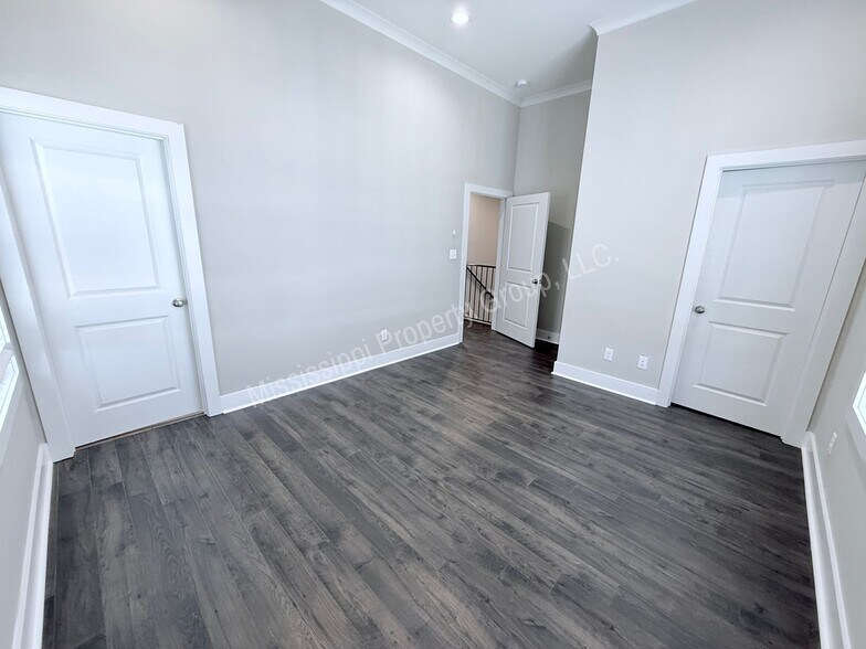Building Photo - 1402 Pleasant Dr