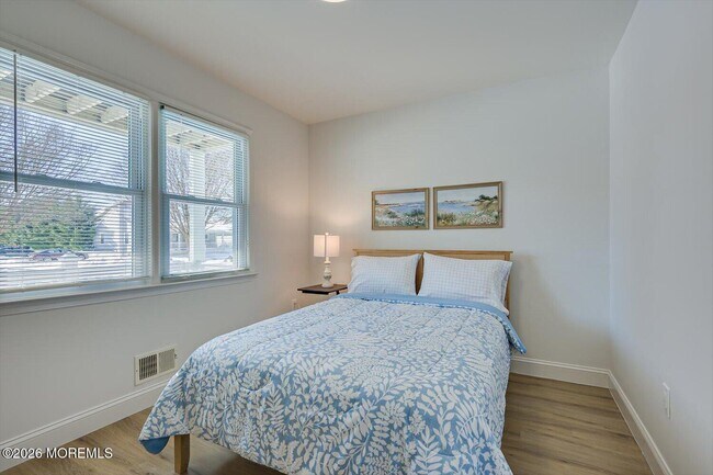 Building Photo - 212 10th Ave