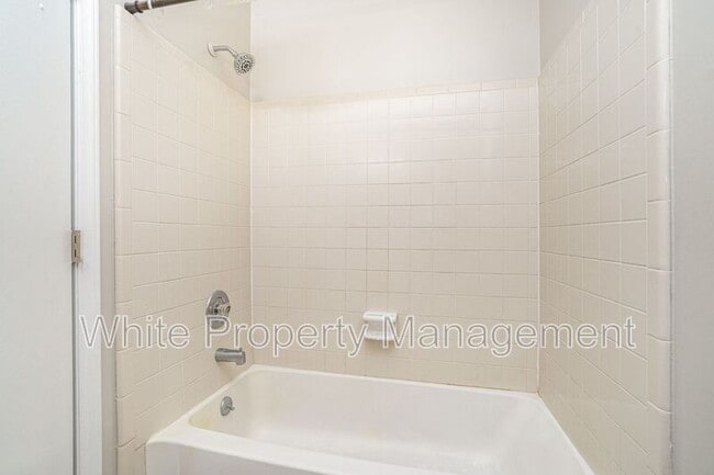 Building Photo - 6165 Meadow Rose Ln