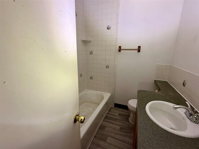 Building Photo - 202 S Magnolia St