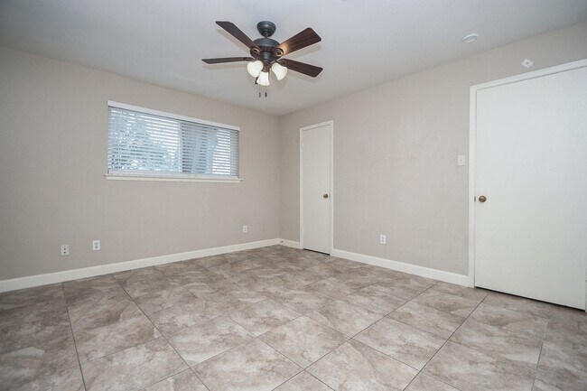 Building Photo - 13607 Elm Ct