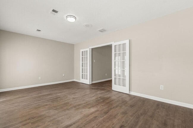 Building Photo - Updated 4 Bedroom 2 Bath Home - Open to Section 8