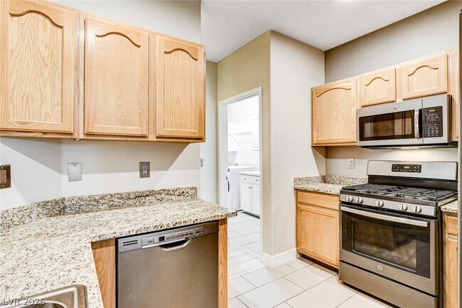 Building Photo - 8729 Red Brook Dr