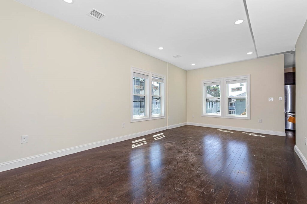 Building Photo - 72 Stanley Ave