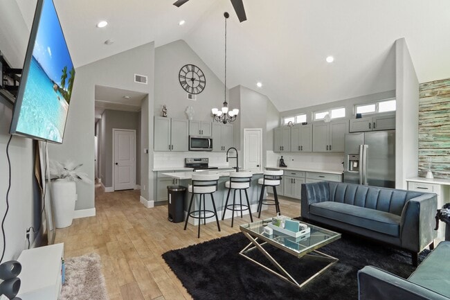 Building Photo - 5607 Bacher St