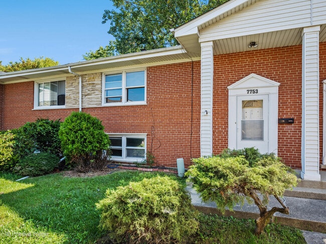 Primary Photo - 7753 N Nordica Ave