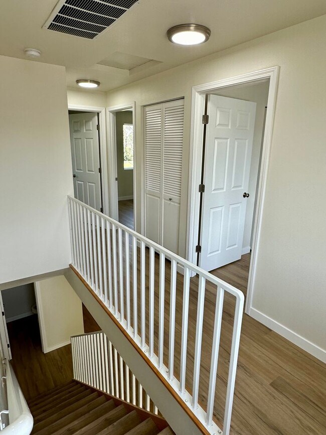 Building Photo - 843 Morse Ave SW