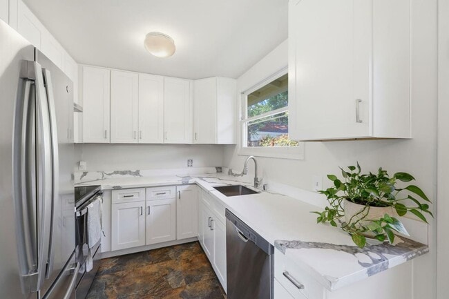 Building Photo - 429 Pope St