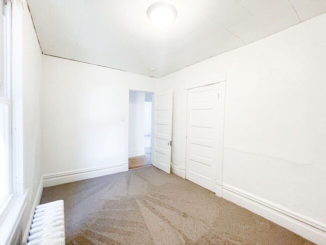 Building Photo - 406 Kingsboro St