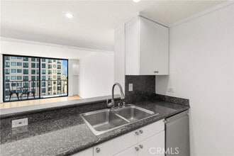 Building Photo - 10535 Wilshire Blvd