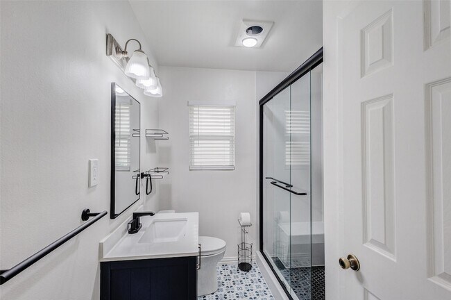 Building Photo - 3263 Bilglade Rd