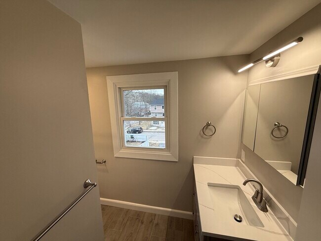 Building Photo - 7 Silvia Ct