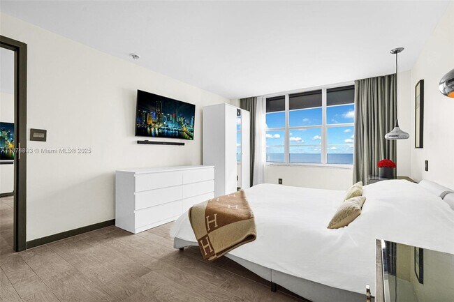 Building Photo - 5151 Collins Ave