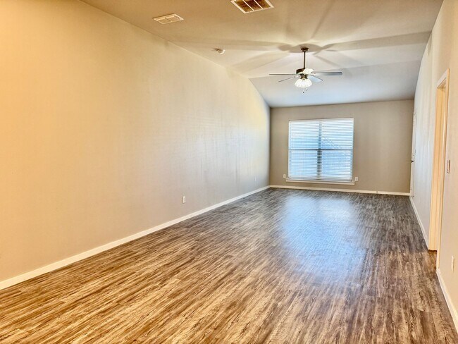 Building Photo - 2121 N Avenue J