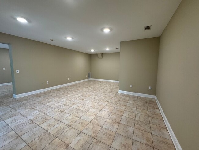 Building Photo - Executive Rental in Pear Alley Condominium...