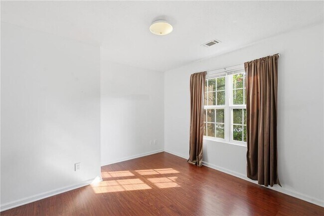 Building Photo - 575 Chandon Way