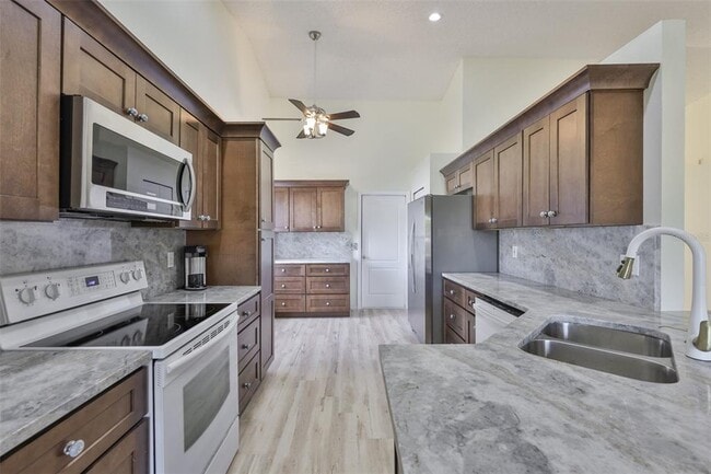 Building Photo - 219 Island Water Way