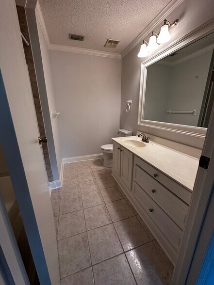 Master Bath - 6462 Sweet Gum Trl