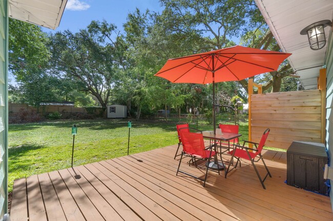 Building Photo - Fort Walton Beach Downtown Cottage