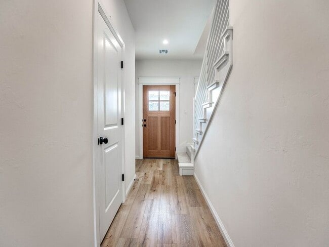 Building Photo - Luxury, Zero Maintenance Living Townhome