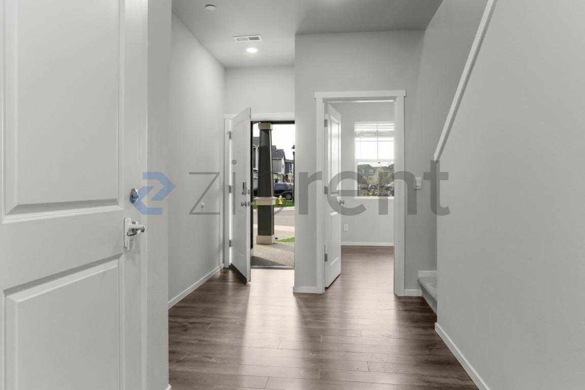 Building Photo - 11013 186th St E