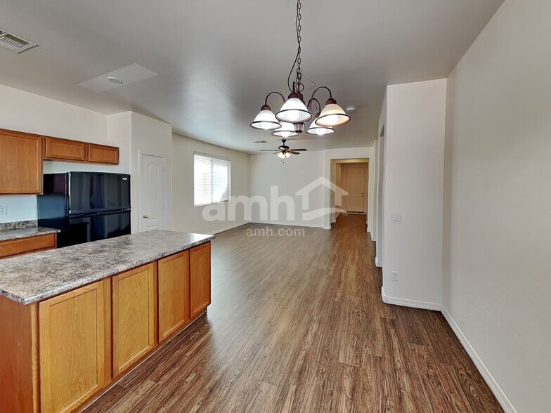 Building Photo - 9360 W Payson Rd