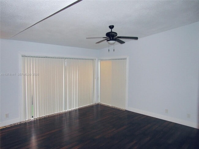 Building Photo - 233 Meadows Dr