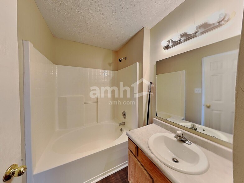 Building Photo - 6580 Dunsdin Dr