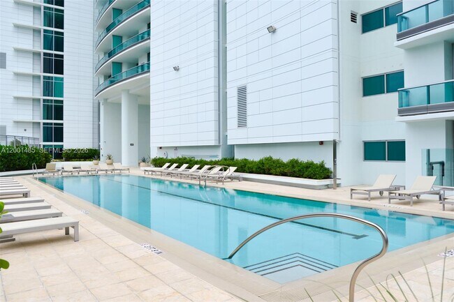 Building Photo - 900 Biscayne Blvd