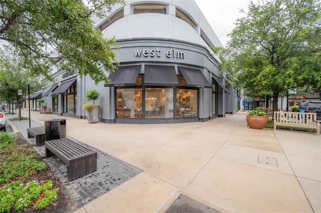 Building Photo - 762 S Village Cir