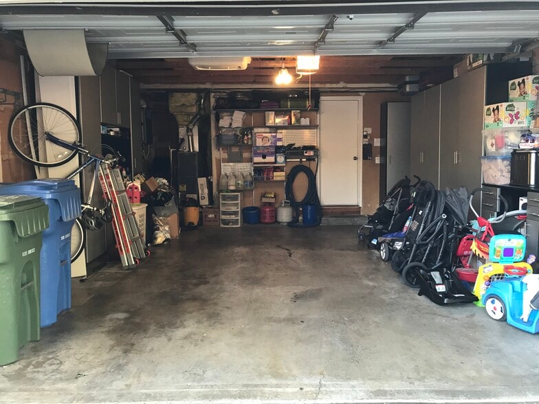 2 Car Garage - 337 Kinross Dr