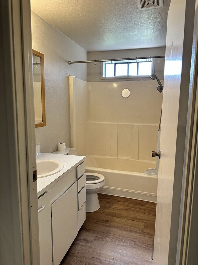 Building Photo - 309/311 Baker St Duplex