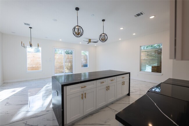 Building Photo - 5906 St Augustine St