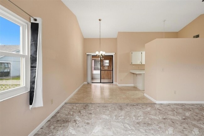 Building Photo - 754 Summerland Dr