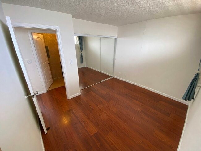 Building Photo - 2121 Ala Wai Blvd