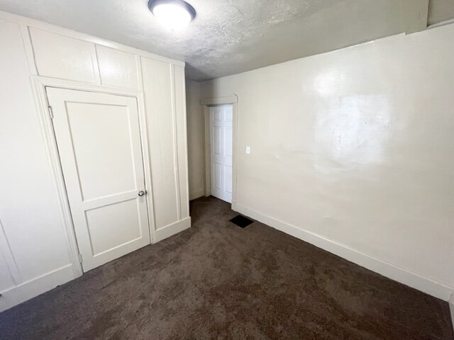 Building Photo - 4 Bedroom conveniently located in the popular Irvington neighborhood