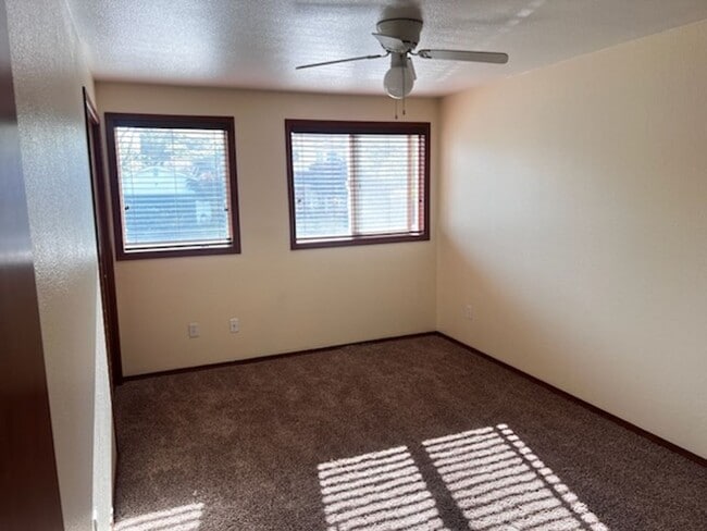 Building Photo - Condo with a golf course view